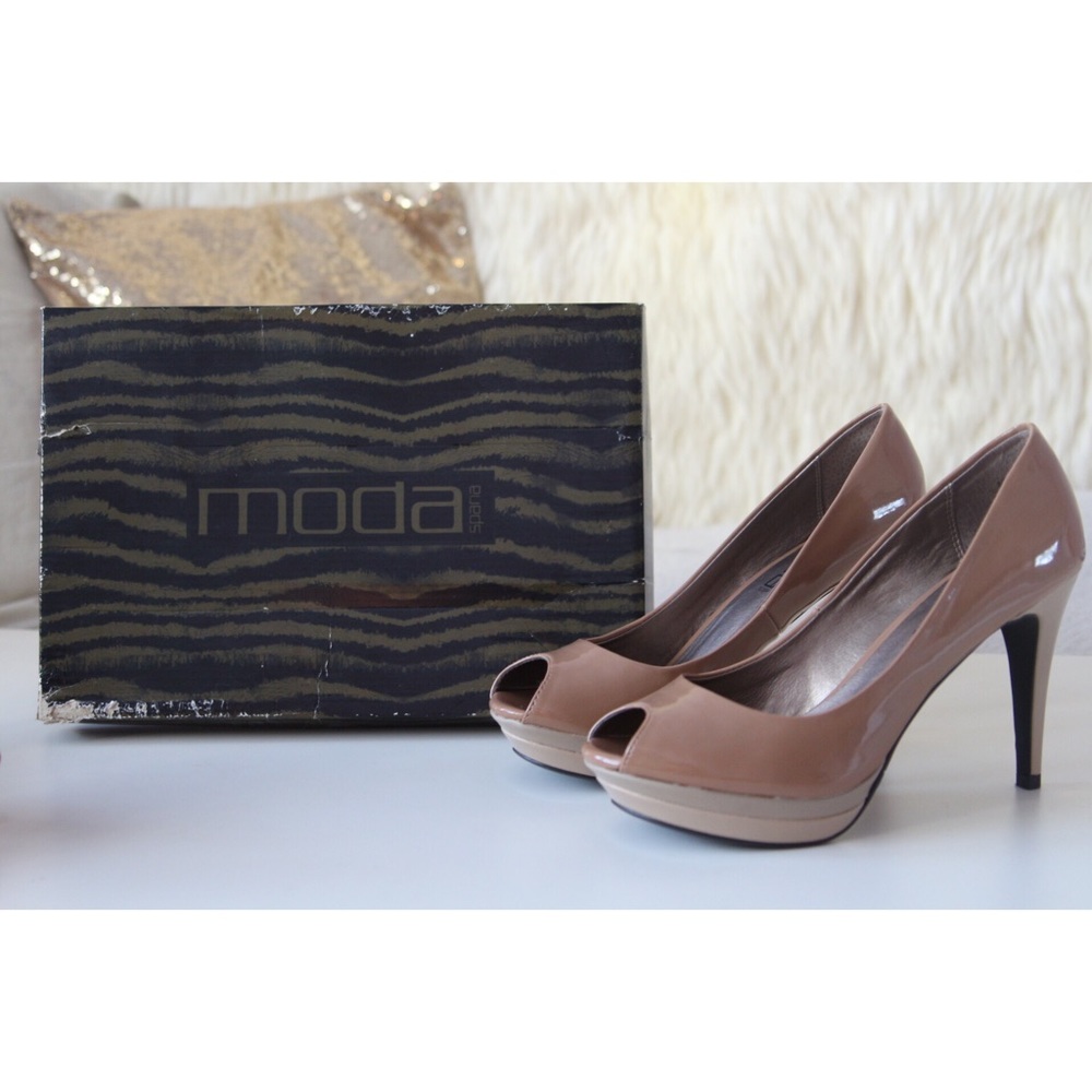BNWB Moda Spana Peep-Toe Heels